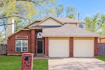 908 Galaxy Dr Arlington, TX 76001